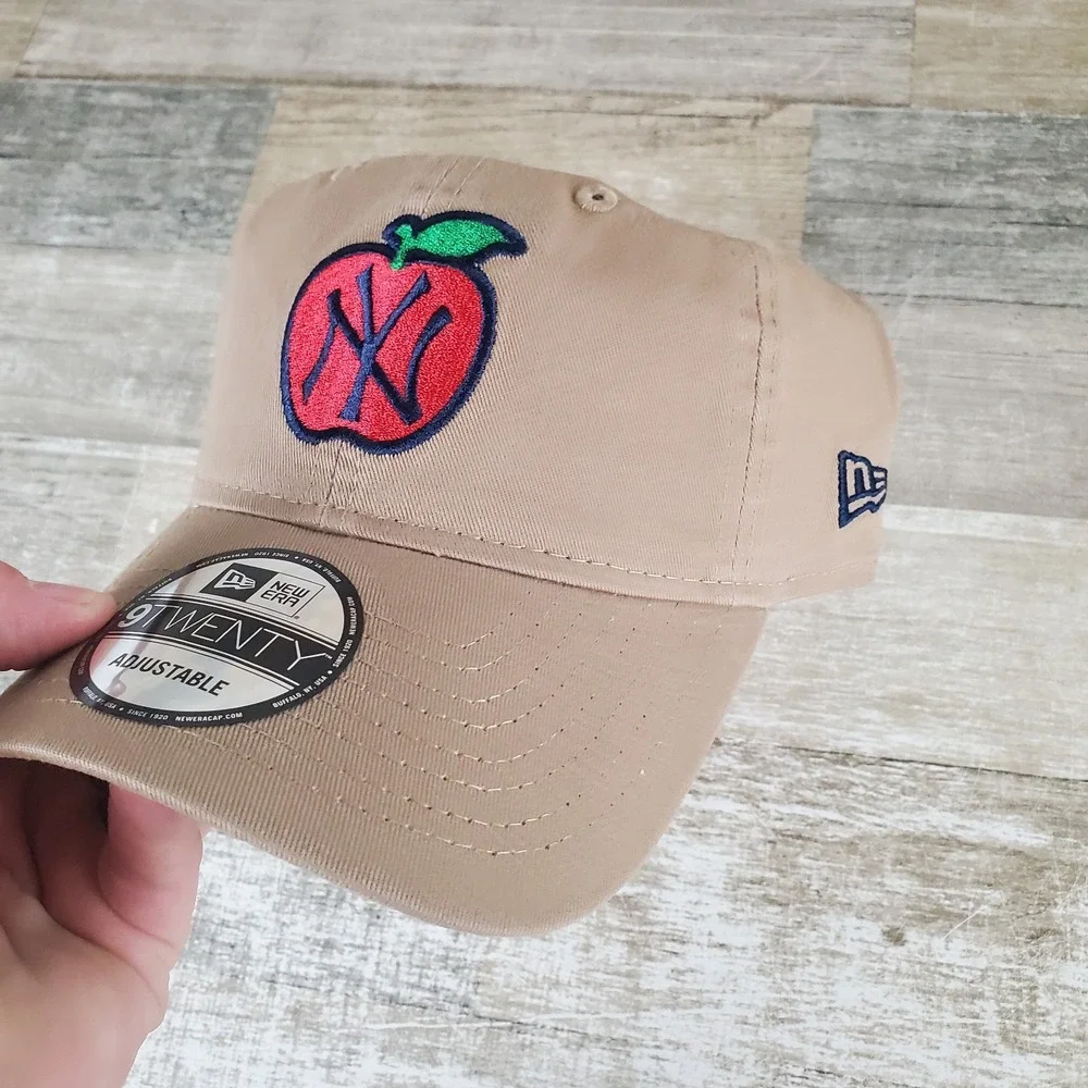 New Era New York Yankees Hat 9TWENTY Khaki Big Apple Logo Adjustable Cap NWT